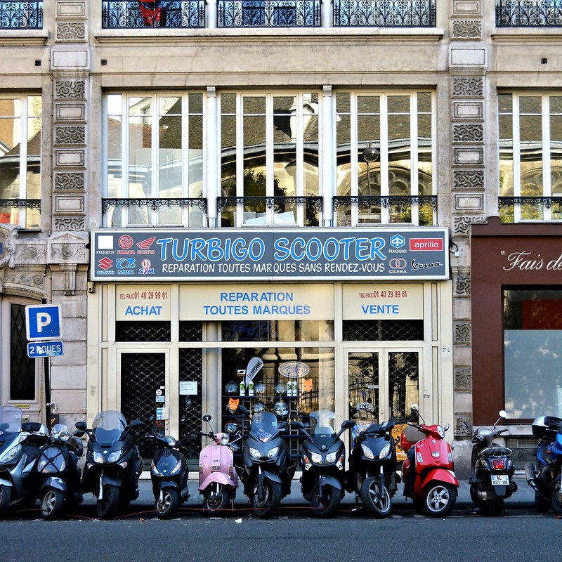 A scooter shop called TURBIGO SCOOTER, with scooters parked in front