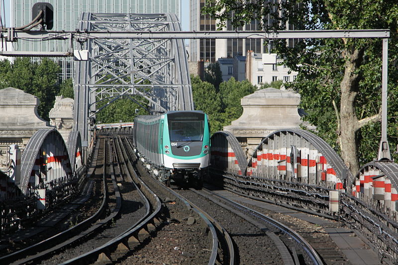 The Viaduc d'Austerlitz from a train cab