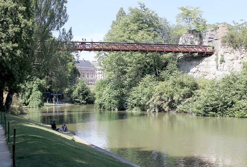 The Buttes-Chaumont suspension bridge
