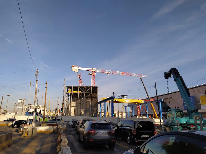 Traffic and building site