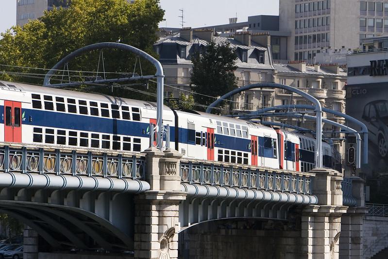 Pont Rouelle between the Allée des Cygnes and the left bank of the Seine, carrying an RER C train