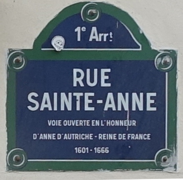 Sign indicating the rue Sainte-Anne ijn Paris