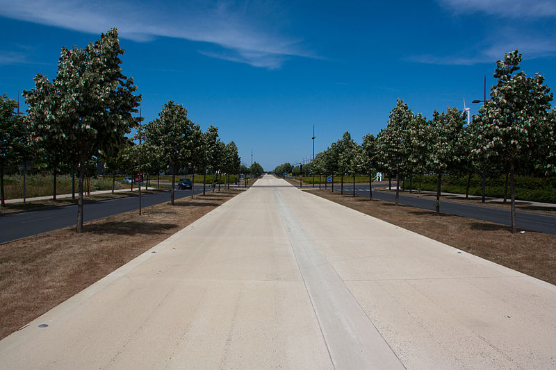 Reserved right of way for the T Zen 1 BRT line in Île-de-France