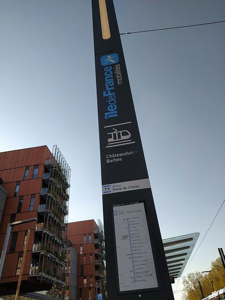 Châteaudun – Barbès tram stop mast