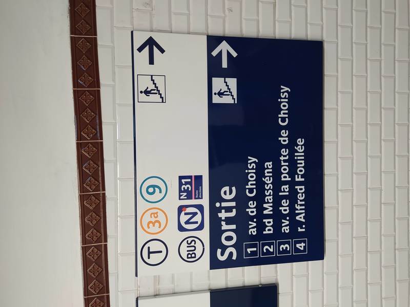 Sign in metro station signalling tramways 3a and 9